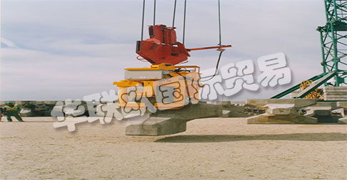 ACIMEX于1971年在法國(guó)創(chuàng)立，在鋼鐵和機(jī)械工業(yè)服務(wù)領(lǐng)域首次獲得法國(guó)在夾持和提升金屬板和鋼板領(lǐng)域的聲譽(yù)。該公司隨后擴(kuò)展了其在混凝土和管道領(lǐng)域的專(zhuān)業(yè)知識(shí)和技能。