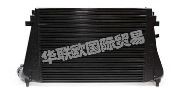 REVO成立于2002年，是汽車(chē)后市場(chǎng)行業(yè)的先驅(qū)。REVO軟件和硬件解決方案可以協(xié)調(diào)工作，以釋放引擎的真正潛力。使用最新技術(shù)和設(shè)施在內(nèi)部進(jìn)行設(shè)計(jì)，硬件和軟件工程師均在其專(zhuān)業(yè)領(lǐng)域擁有豐富的經(jīng)驗(yàn)。REVO以提供能夠滿(mǎn)足其客戶(hù)要求的高性能并確保使用壽命和可駕駛性為目標(biāo)的產(chǎn)品而感到自豪。下文為您介紹REVO中冷器。